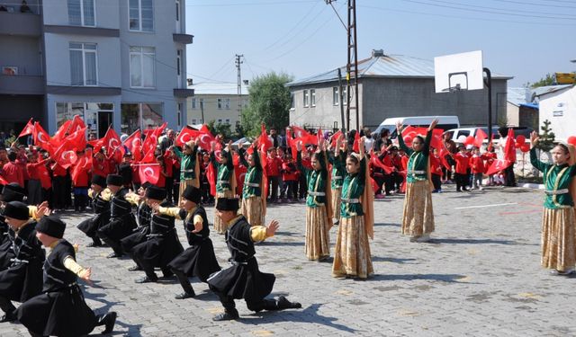 Kars ve Ardahan'da "İlköğretim Haftası" nedeniyle tören düzenlendi