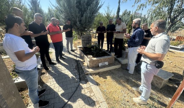 Malatya Gazeteciler Cemiyetinin kurucu başkanı Karaduman kabri başında anıldı