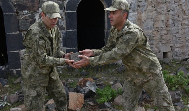 Mehmetçik ecdadın vatan savunmasında kullandığı Erzurum'daki tabyaları temizledi