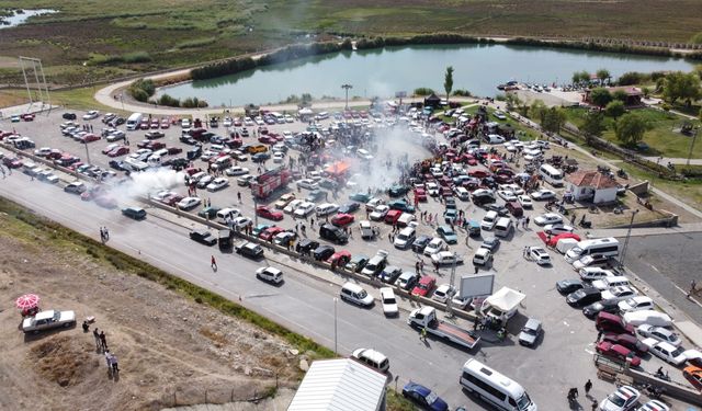 Modifiye araç tutkunları Erzincan'da buluştu