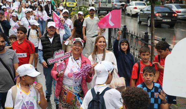 Muş'ta "11. Uluslararası Onkoloji Günleri" kapsamında farkındalık yürüyüşü düzenlendi