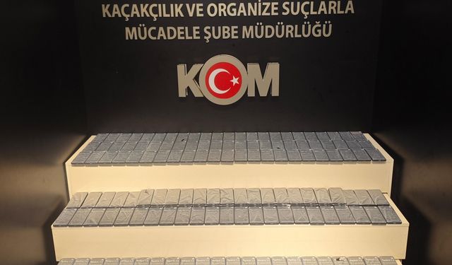 Van'da minibüste 296 kaçak cep telefonu ele geçirildi