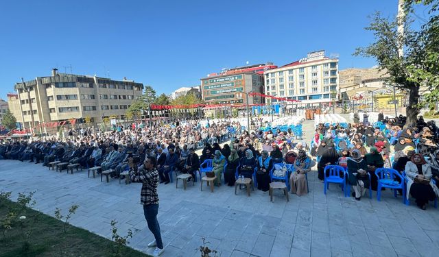 Van'da "Peygamberimiz ve Şahsiyet İnşası" temalı etkinlik düzenlendi