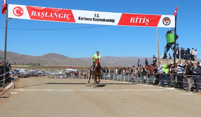 Bingöl'de geleneksel at yarışları yapıldı