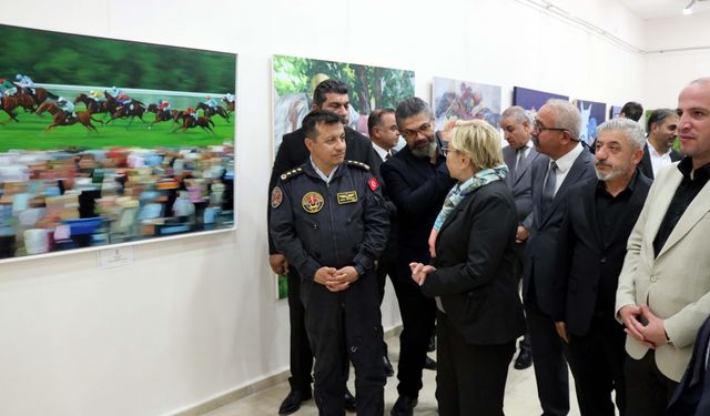 Elazığ'da, Türkiye Jokey Kulübünün düzenlediği resim sergisi açıldı