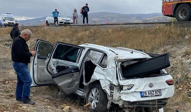 Erzincan'da şarampole devrilen otomobilin sürücüsü öldü