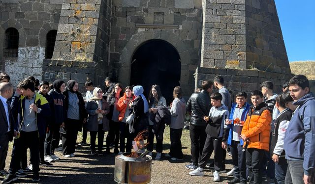 Erzurum'da öğrenciler tarih dersini Kiremitlik Tabyası'nda işledi