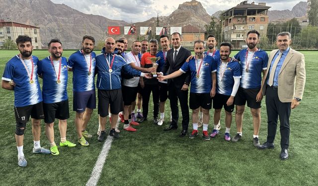 Hakkari'de düzenlenen kurumlar arası futbol turnuvası tamamlandı