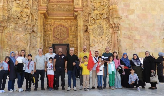 Erzincan’da 100 kişilik ekiple çevreye duyarlılık gezisi yapıldı