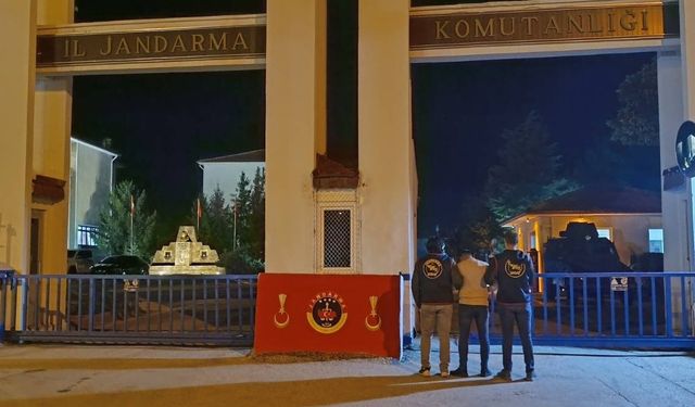 Jandarma ekipleri, Sivas'ta çalınıp iki ilde satılan hayvanları bularak sahibine ulaştırdı