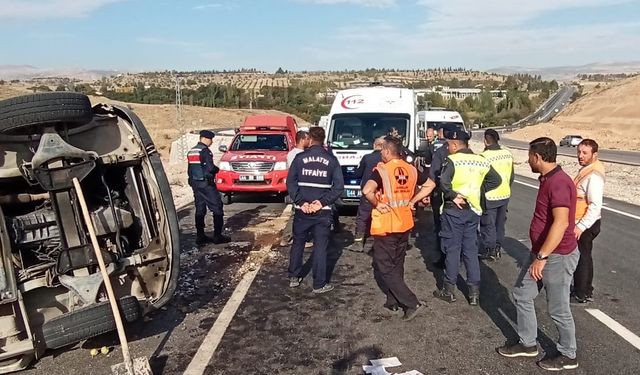 Malatya'da yolcu minibüsünün devrilmesi sonucu 17 kişi yaralandı