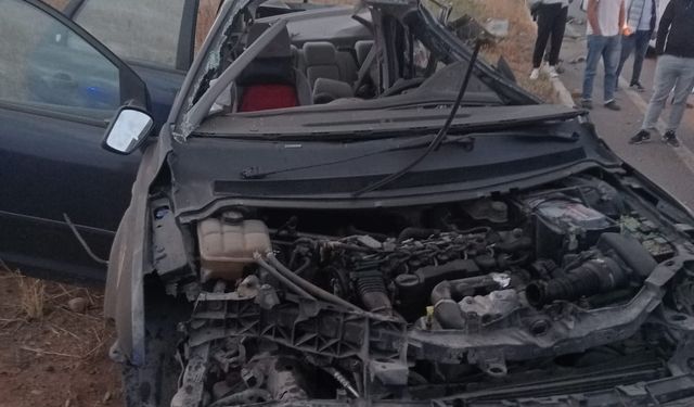 Malatya'da yolcu otobüsü ile otomobilin çarpıştığı kazada 1 kişi öldü, 1 kişi yaralandı