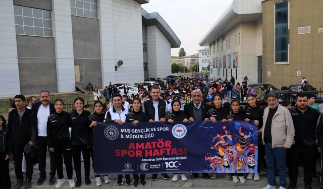 Muş'ta çocuklar, "Amatör Spor Haftası" etkinliklerinde doyasıya eğlendi