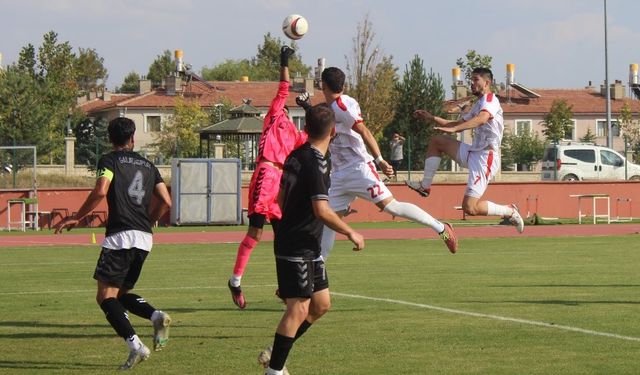 Ulalarspor evinde coştu