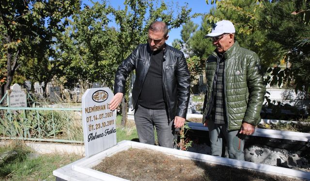 Van depreminde kaybettikleri akrabalarının acısını unutamıyorlar