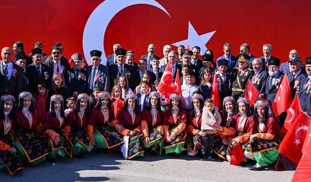 Van, Hakkari, Bitlis ve Muş'ta Cumhuriyet'in 101. yıl dönümü kutlamaları