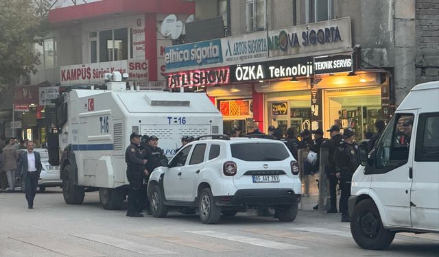 Van'da iki grup arasında taşlı sopalı kavgaya polis ekipleri müdahale etti