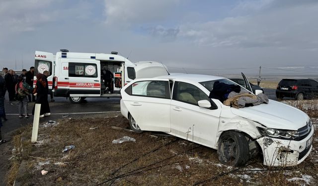 Ağrı ve Eleşkirt'te 3 Ayrı Trafik Kazası, 4 Yaralı