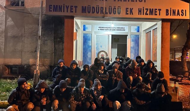 Ağrı’da düzensiz göçmen operasyonu: 60 göçmen yakalandı, 4 kaçakçı gözaltında