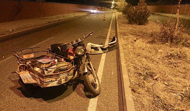 Bingöl’de Trafik Kazası: Sepetli Motosiklete Çarpan Hafif Ticari Araç, 1 Ölü, 2 Yaralı