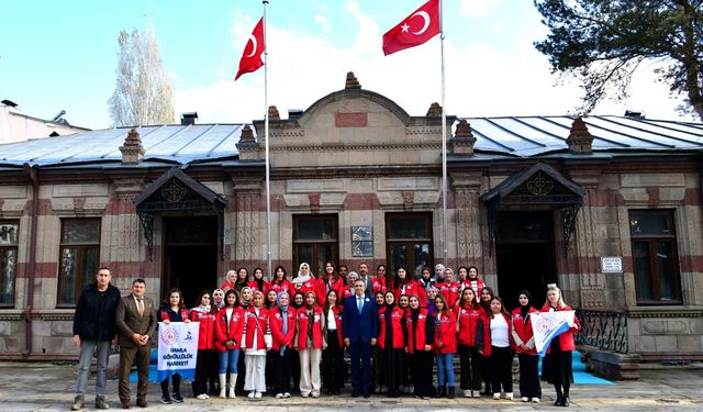 "Damla Gönüllülük Hareketi Projesi" kapsamında öğrenciler Ardahan'ı gezdi