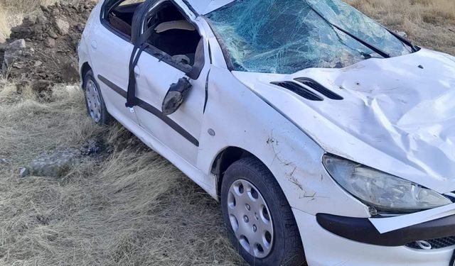 Doğanşehir'de şarampole devrilen otomobilin sürücüsü yaralandı