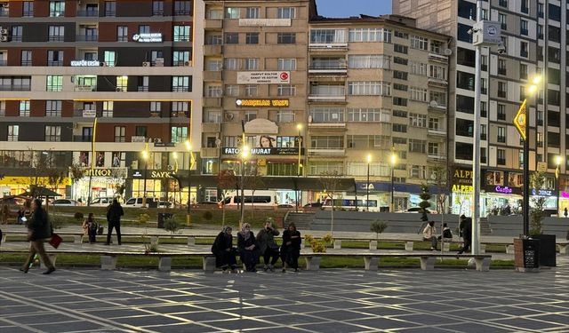 Elazığ’da 5 büyüklüğünde deprem kamerada! Can veya mal kaybı ihbarı yok