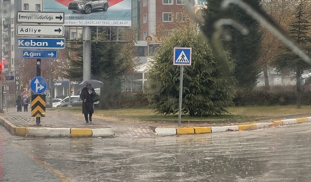 Elazığ’da Sağanak Yağış Hayatı Olumsuz Etkiledi