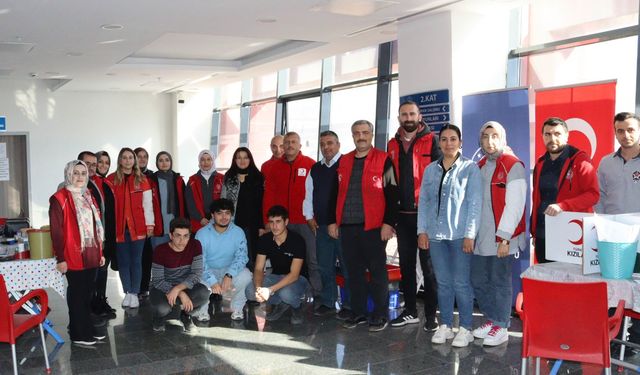 Erzincan Gençliği, Kan Bağışı Kampanyasına Yoğun İlgi Gösterdi