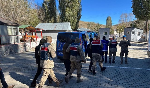 Erzurum'da 38 Düzensiz Göçmen Yakalandı, 4 Şüpheli Göçmen Kaçakçılığından Gözaltına Alındı