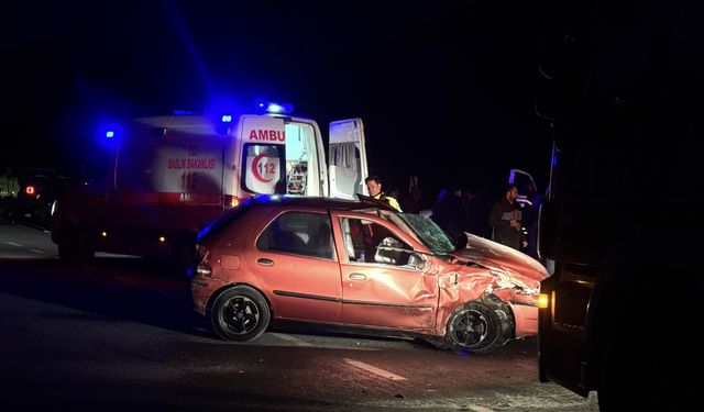 Erzurum'da öğrenci servisi ile otomobil çarpıştı, 6 yaralı