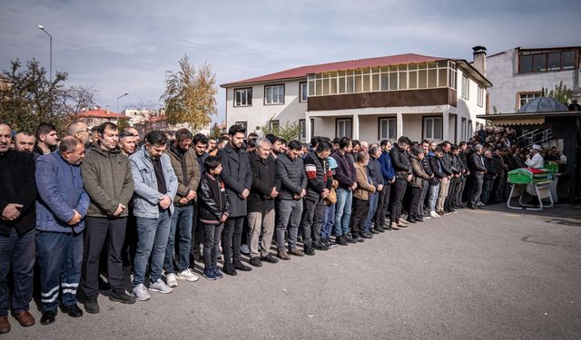 Erzurum'daki trafik kazasında ölen 3 kişi toprağa verildi