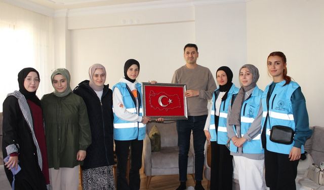 Erzincan öğrenci yurdu, gönül bağı projesi kapsamında yaralı polis memuruna anlamlı ziyaret gerçekleştirdi