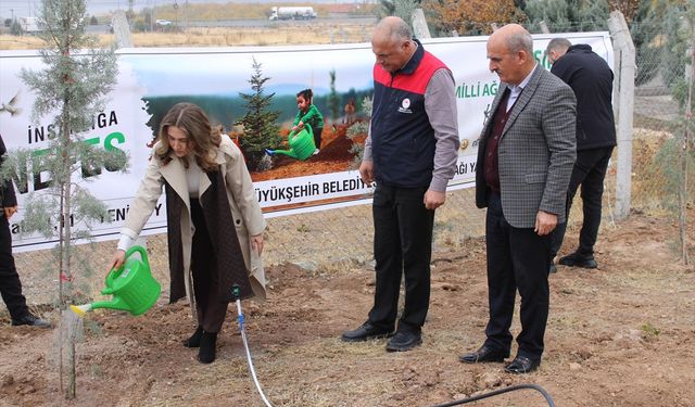 Malatya'da 11 Kasım Milli Ağaçlandırma Günü'nde 900 fidan toprakla buluşturuldu