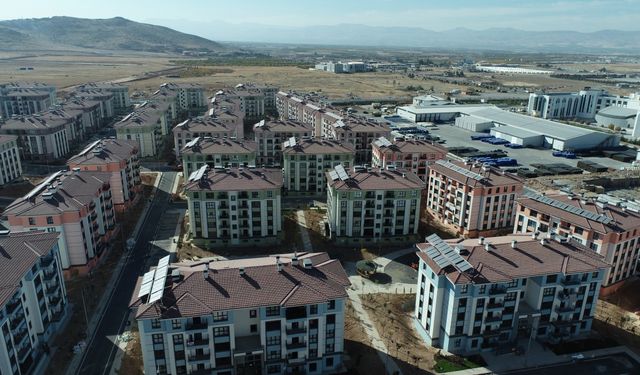 Malatya'nın Yeşilyurt ilçesindeki deprem konutları hak sahiplerine teslim ediliyor