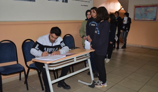 Muş'ta skolyoz taraması başlatıldı, erken tanı ile ameliyatların önü geçilecek