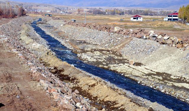 Muş'ta tarım arazileri taşkınlara karşı güvende: Dere ıslah çalışmaları hızla devam ediyor