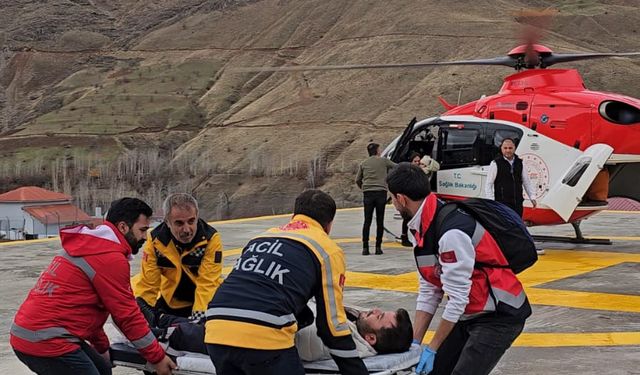 Van Bahçesaray'da acil apandisit vakası: Ambulans helikopterle hastaneye ulaştırıldı