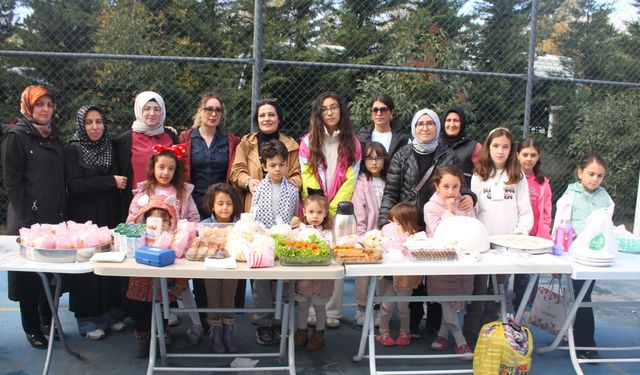 Van'da çocuklar Filistin yararına kermes düzenledi