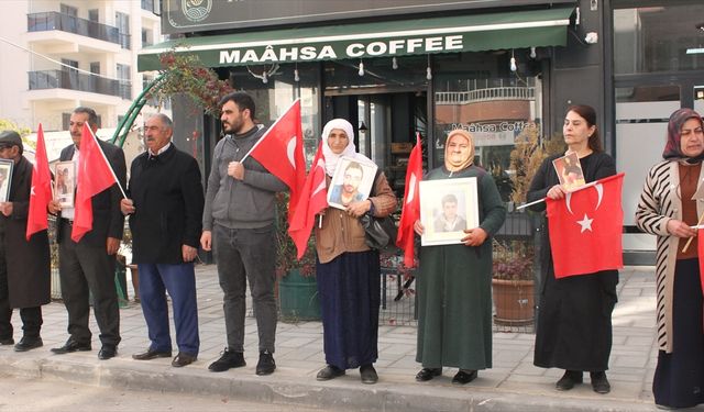 Van'da çocukları dağa kaçırılan aileler, eylemlerini sürdürdü: "Evlatlarımızı söke söke alacağız"