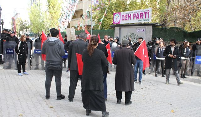 Van'da Çocukları Dağa Kaçırılan Ailelerin Eylemi Devam Ediyor