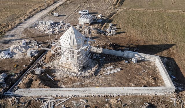 Van'daki Kara Yusuf Bey Kümbeti'nin restorasyonu son aşamaya geldi