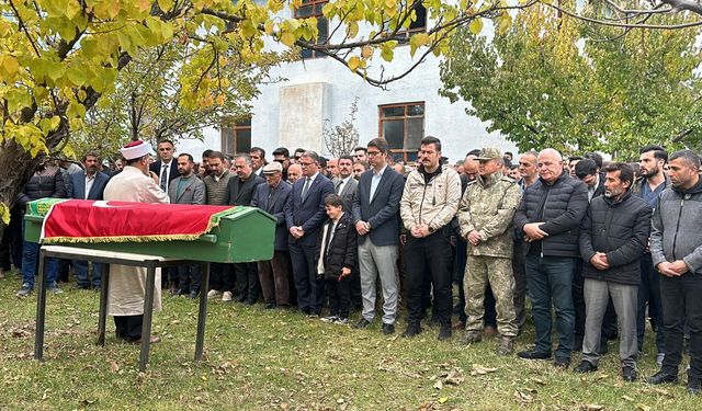 Van'daki silahlı saldırıda hayatını kaybeden sağlık çalışanı son yolculuğuna uğurlandı