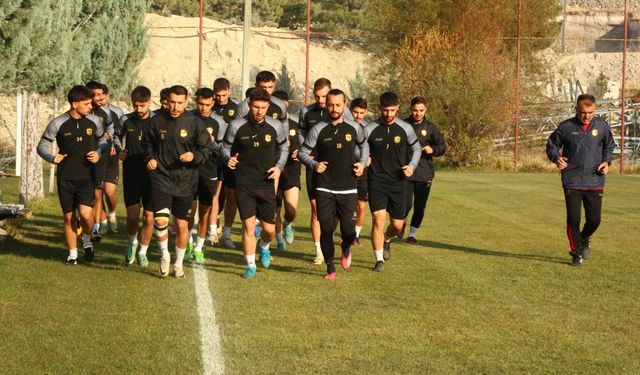 Yeni Malatyaspor, İstanbulspor maçına hazırlanıyor: Teknik sorumlu Adem Büyük yönetiminde ilk antrenman gerçekleşti