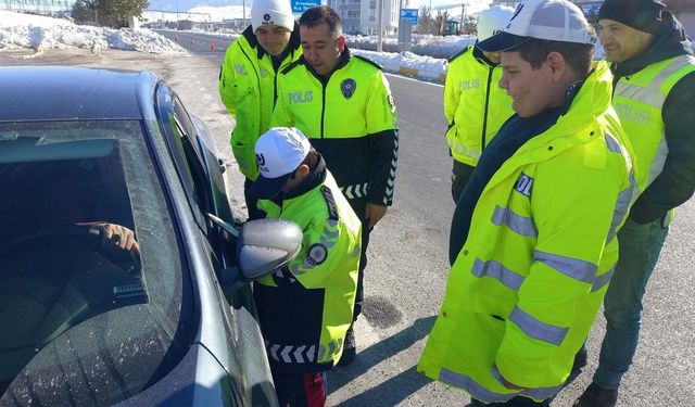 Engelli bireyler temsili trafik denetimi  yaptı