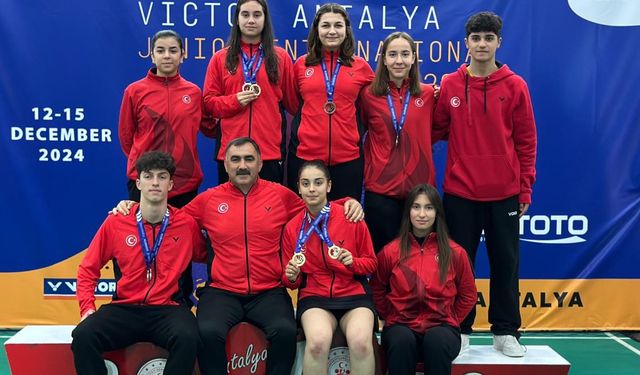 Erzincan'lı  badmintonculardan  madalya yağmuru