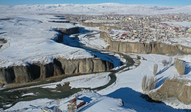 Ağrı ve Erzincan'daki kanyonlar bu mevsimde de büyülüyor