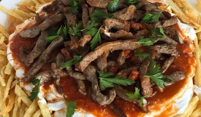 Çökertme Kebabı; Pazar akşamı sofranızda efsane bir lezzet