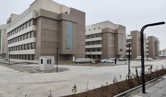 Erzincan hastanesi duvarları kaldırıldı: Açılışa sayılı günler kaldı!