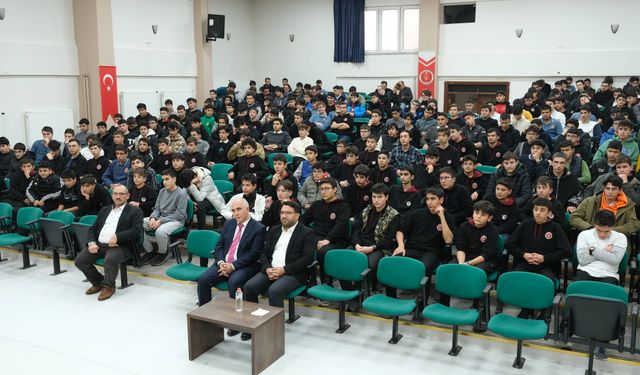 Erzincan 15 Temmuz Şehitleri Anadolu İmam Hatip Lisesi’nde İnsan Hakları Konferansı